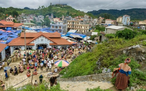 Sapa - Bac Ha Market Trekking Tour 3 Days 4 Nights